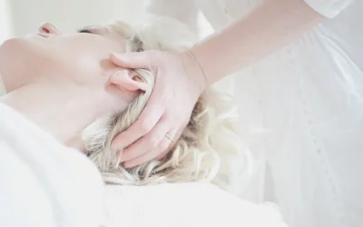 10 Surprising Benefits Of  A Head Massage